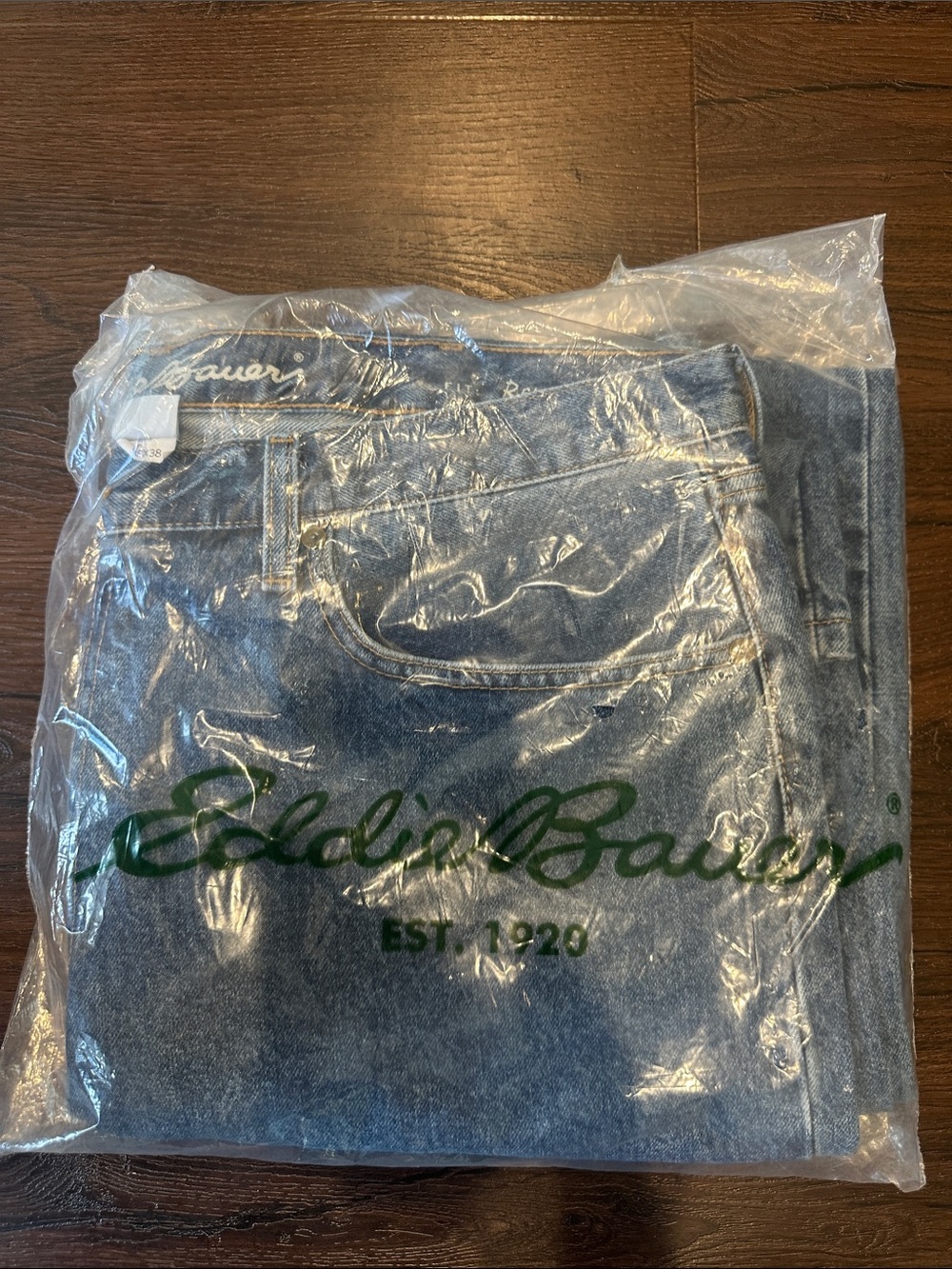 New Eddie Bauer STelaxed Fit Straight-Leg Denim Jeans in Light Blue Wash